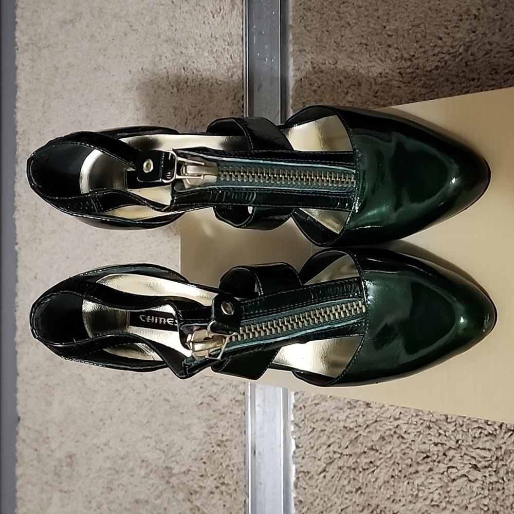 CHINESE LAUNDRY 4" Stilettos in Forest GREEN - Size 6